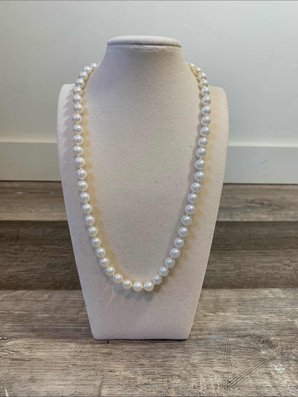 Classic White Faux Pearl Necklace - Elegant Women's Jewelry